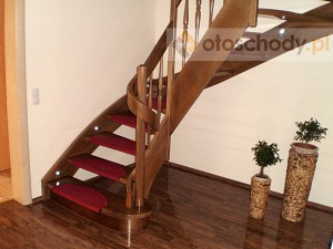 schody drewniane do domu